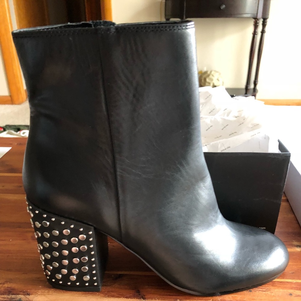 New dolce vita Olin genuine leather booties.